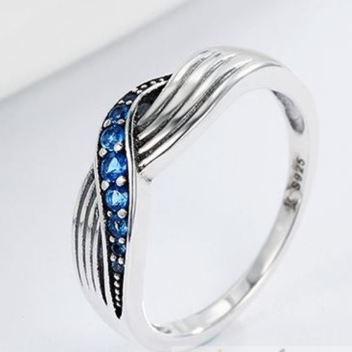 Modrý pletený strieborný prsteň, veľkosť 8