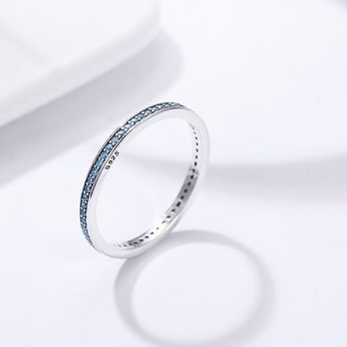 Strieborný prsteň s kryštálmi, modrý, veľkosť 8