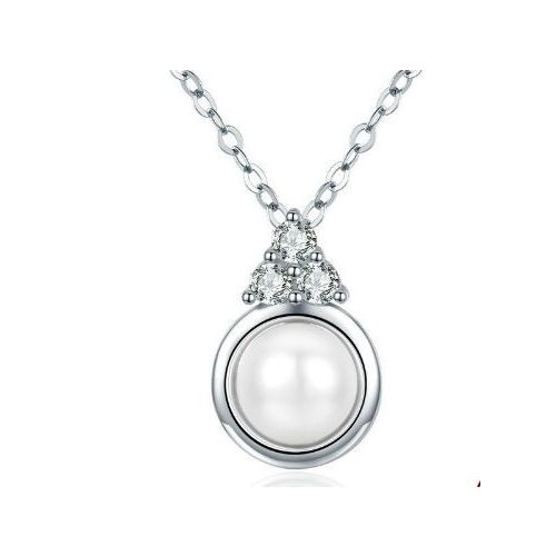 Strieborný náhrdelník s okrúhlym príveskom a perlou, biela