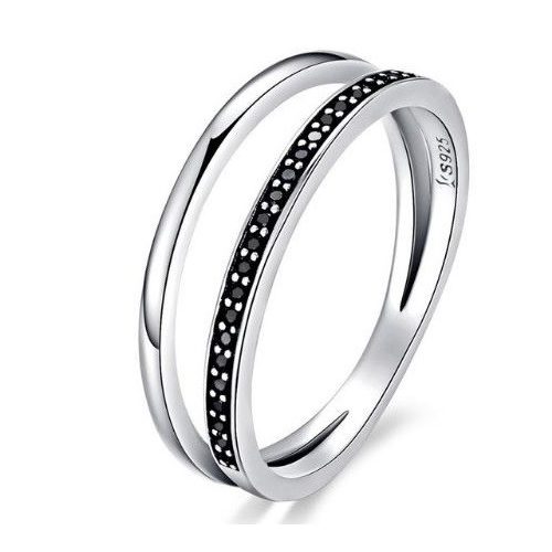 Strieborný prsteň s kryštálmi, čierny, veľkosť 8